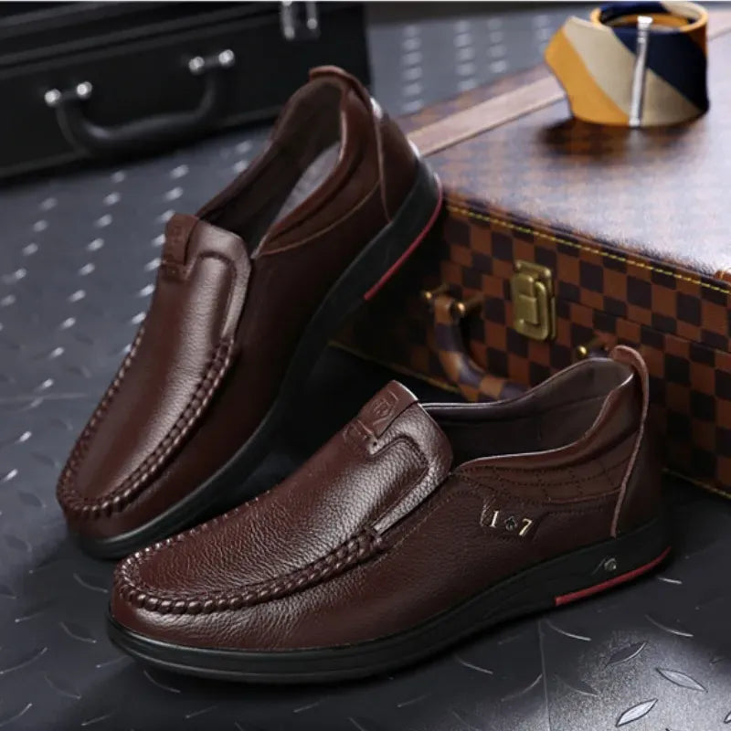 Men's Relaxed Fit Comfortable Lightweight Breathable Arch Support Cushioned Walking Shoes