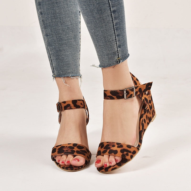 🔥Last Day 70% OFF -Women's Comfort Classic Wedge Bowtie Slide Sandals